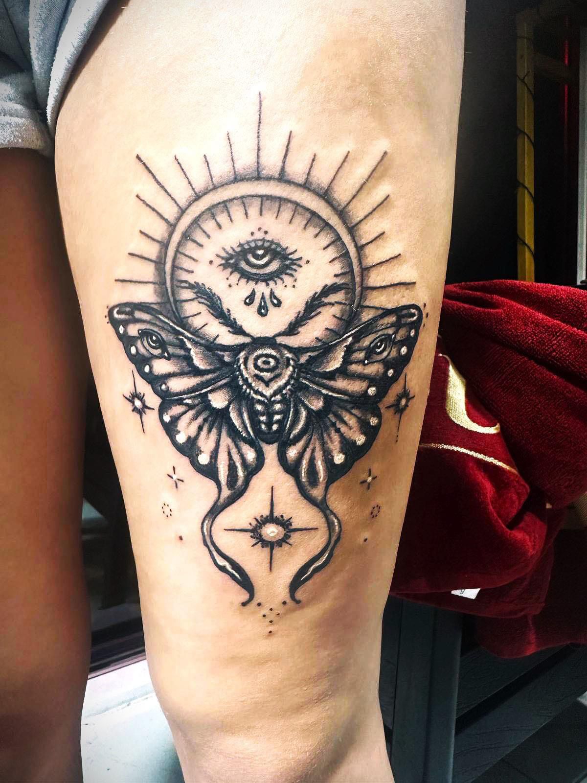 Çiçekler Kelebekler ve Böcek Dövmeleri