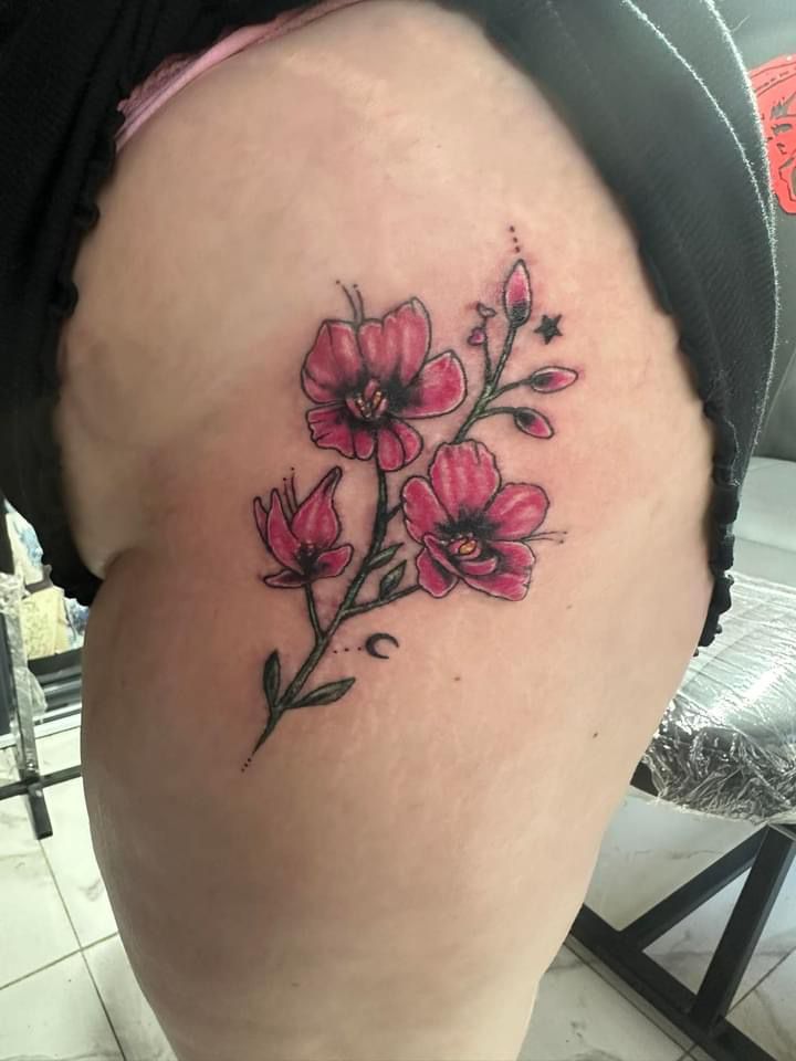 Çiçekler Kelebekler ve Böcek Dövmeleri