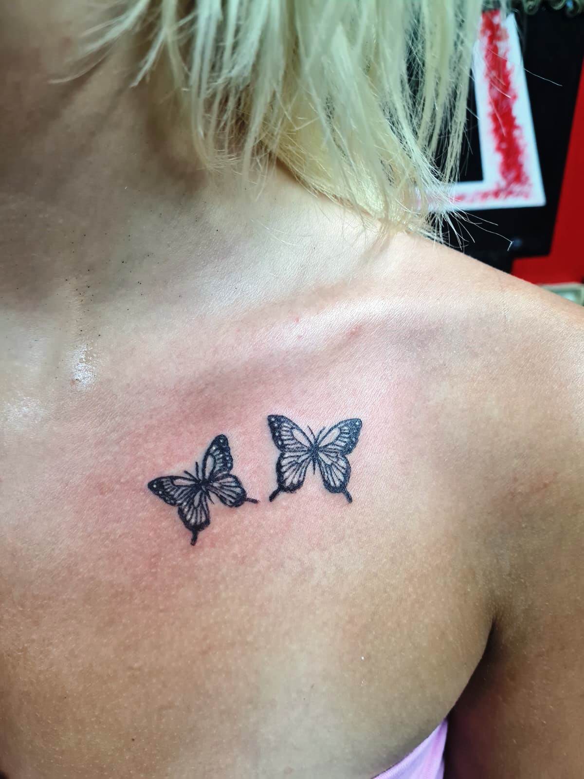 Çiçekler Kelebekler ve Böcek Dövmeleri