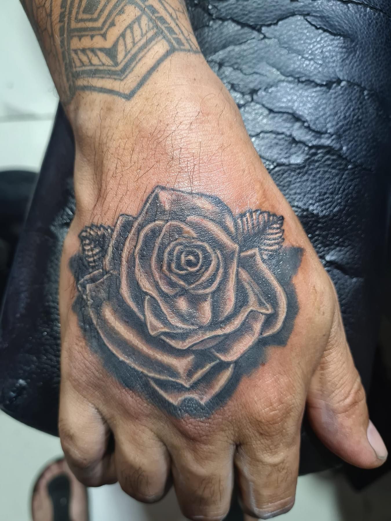 Çiçekler Kelebekler ve Böcek Dövmeleri