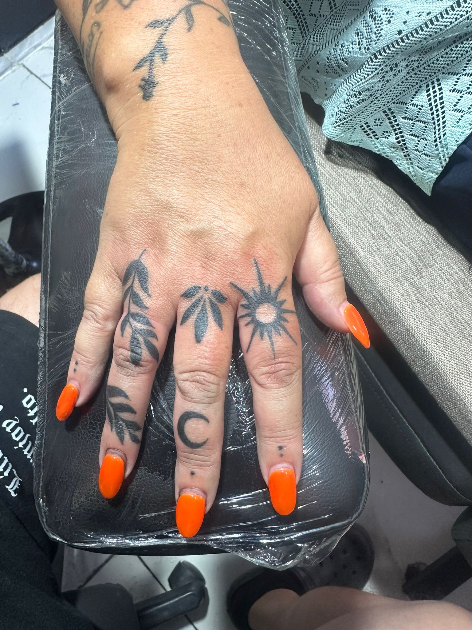 Parmak Üstü Dövmeler