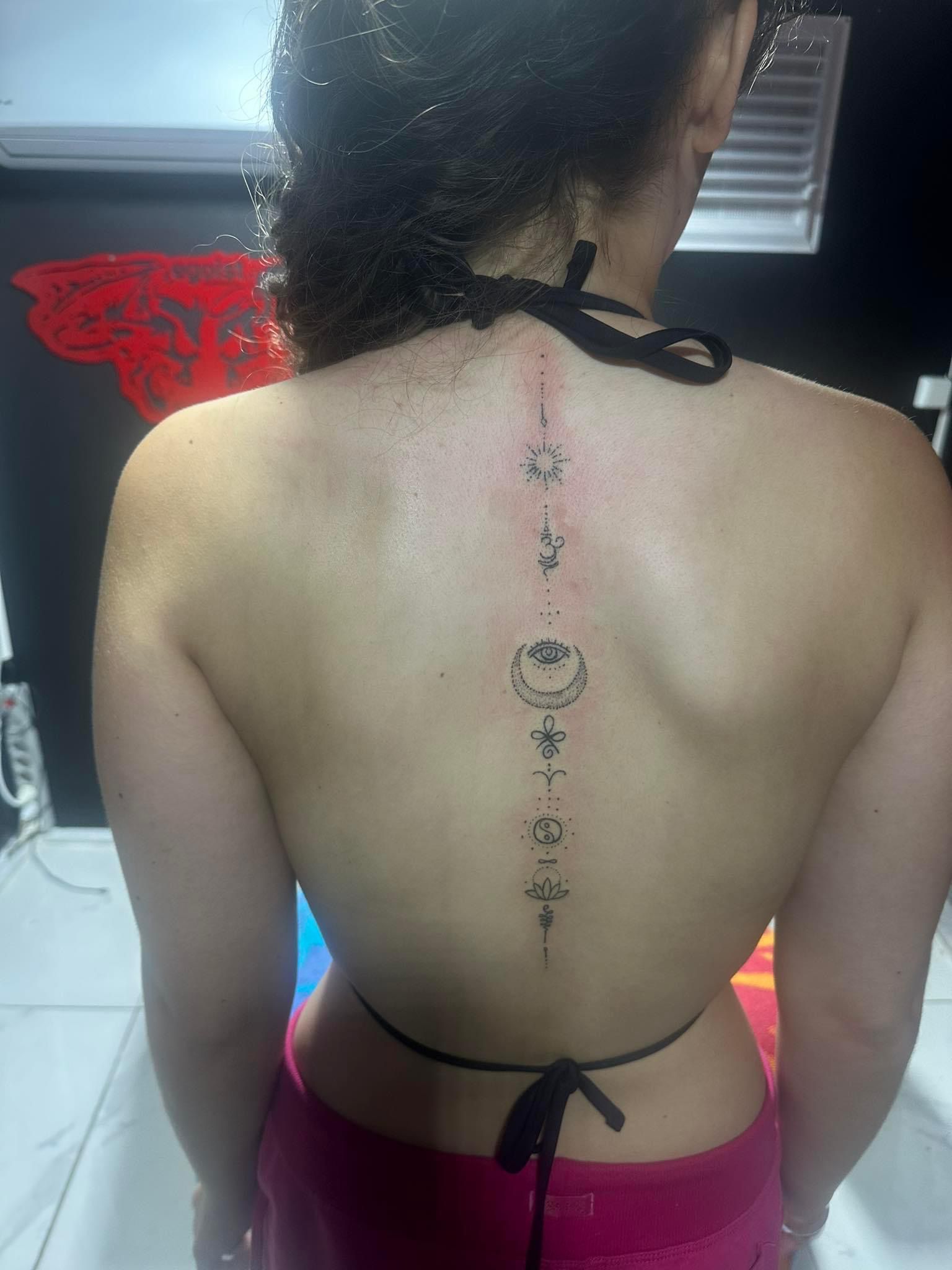 Sırt ve Sırt Ortası Dövmeler 