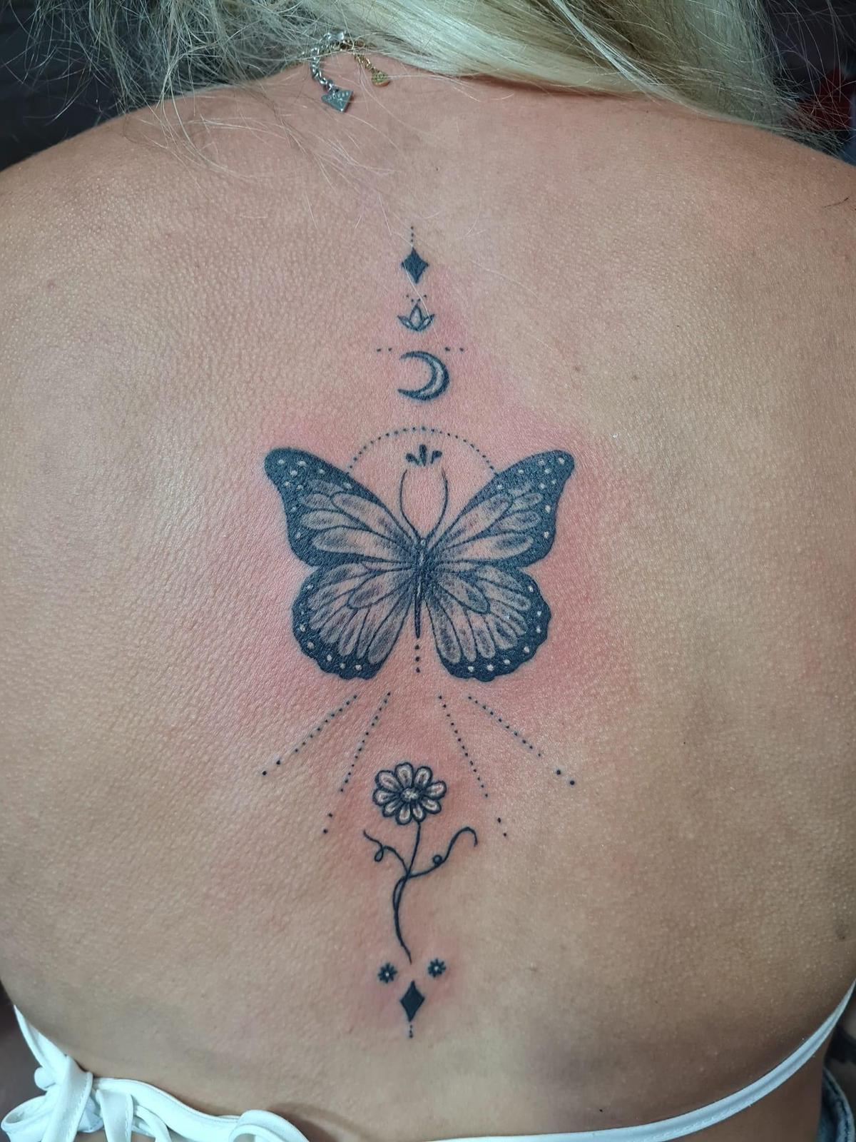 Sırt ve Sırt Ortası Dövmeler 