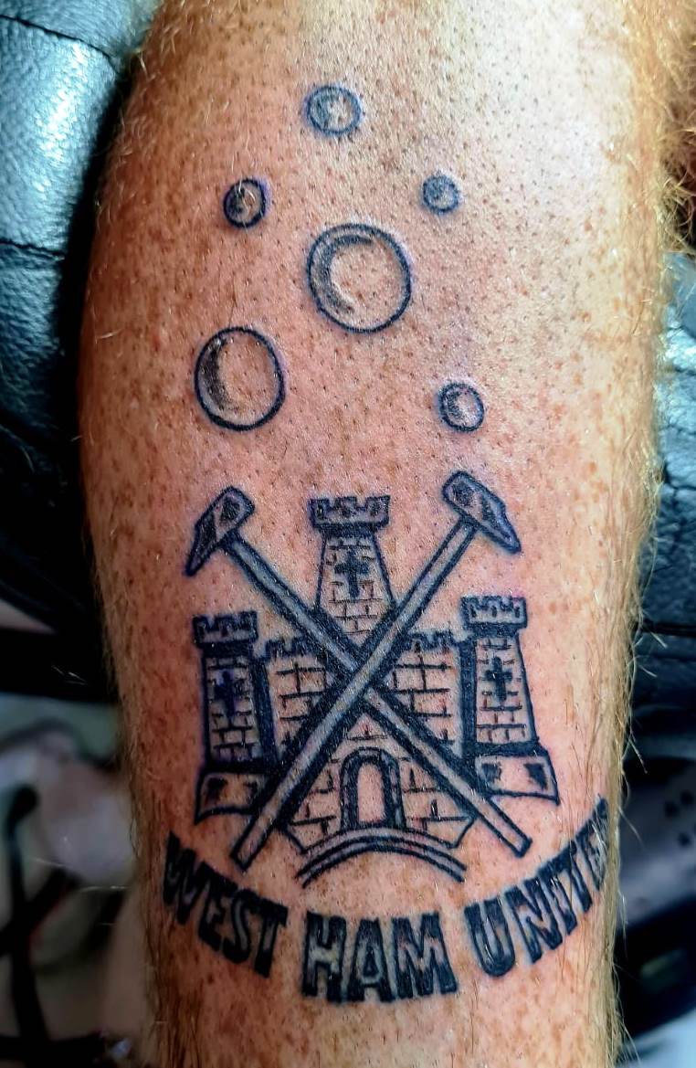 Futbol Ligi Logo Dövmeleri